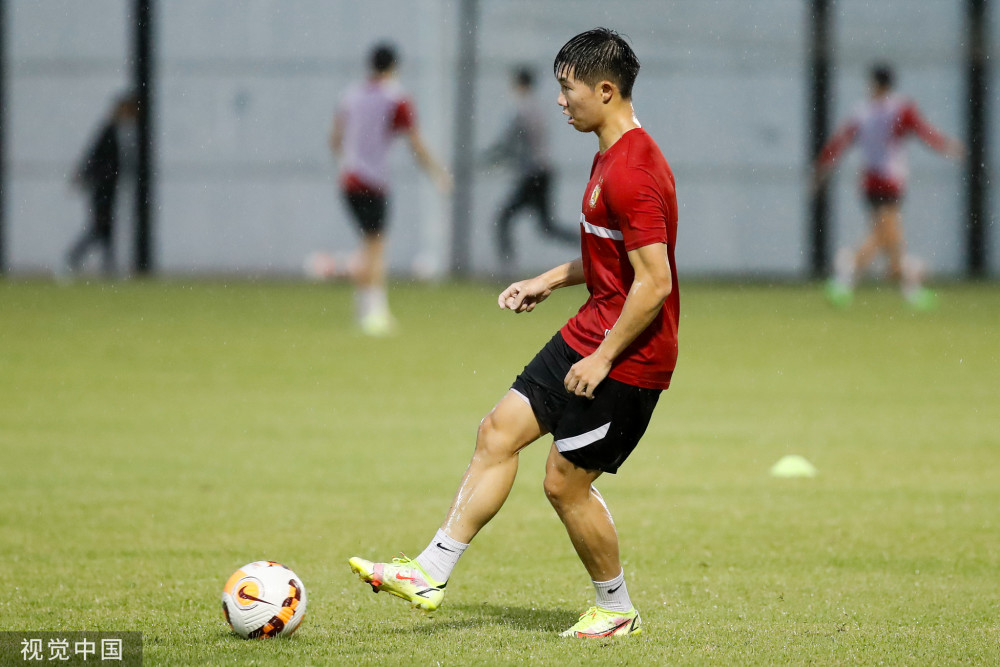 爱游戏体育-关于集结日体能课后，广州队战术微调备战欧洲杯，气氛紧张，轮换策略被讨论的信息
