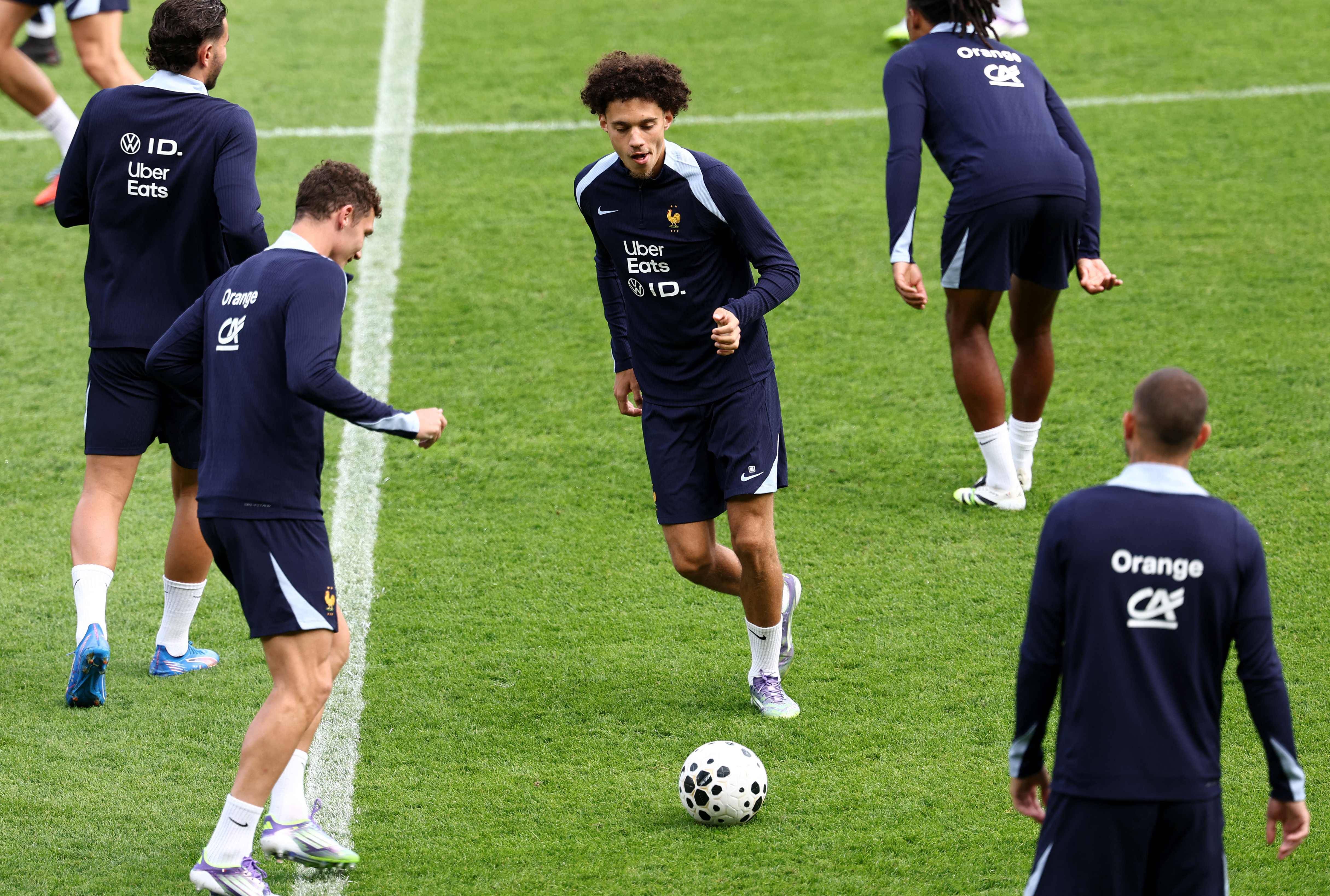 爱游戏入口-这也行？状态火爆首场表现抢眼Uzi在法国队比赛中突破纪录，加时末段皇家社会备战法国杯的简单介绍