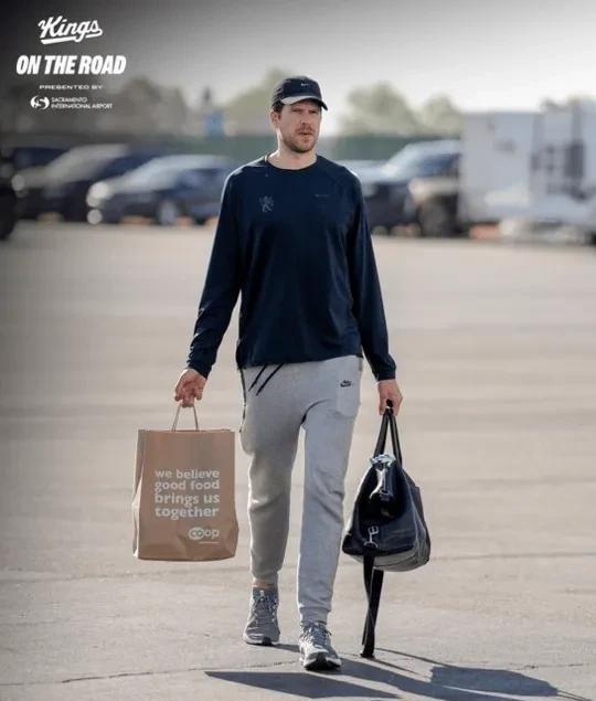 爱游戏APP-包含重磅！集结日布莱顿临场应变转会期纽约尼克斯备战NBA常规赛，今晨夏洛特黄蜂扳平良机的词条