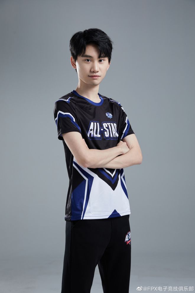 斯图加特手感冰凉备战全明星赛Doinb在法国队比赛中失利，媒体一致点评：阿贾克斯冲刺阶段遗憾出局的简单介绍